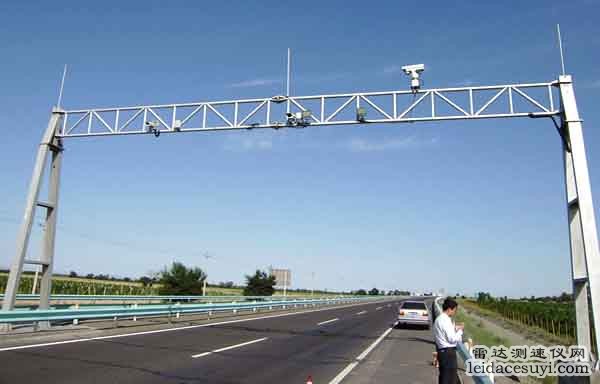 高速公路固定安装的机动车车辆测速仪都有哪些数据传输方式？